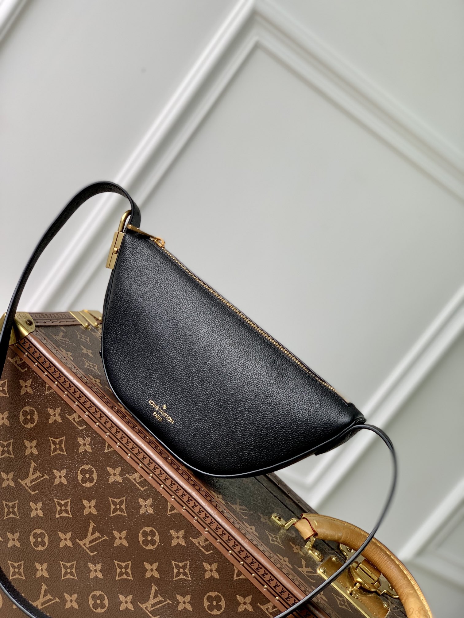 Low Key Bumbag M11429 front white background image 3