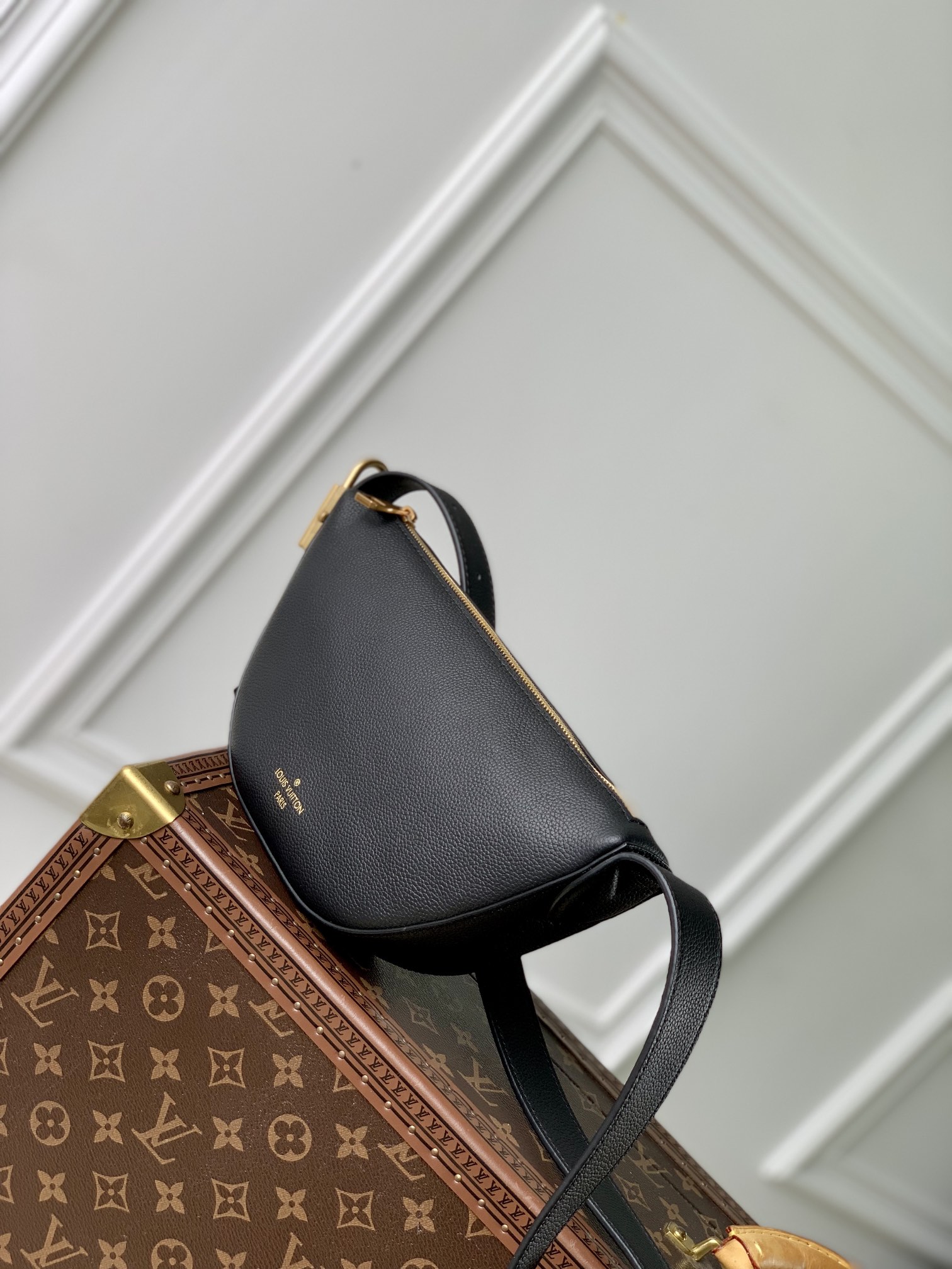 Low Key Bumbag M11429 front white background image 4