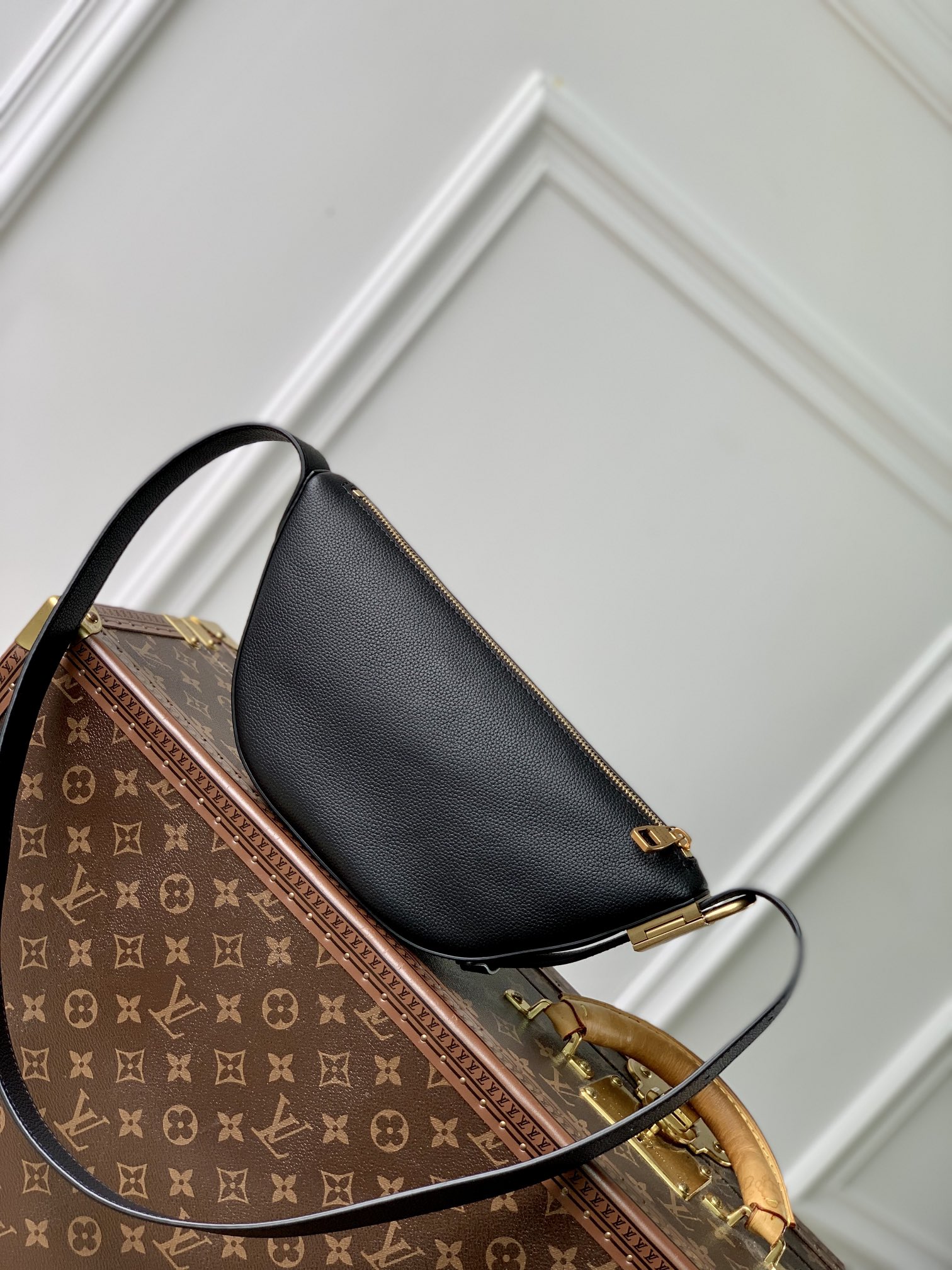 Low Key Bumbag M11429 front white background image 5