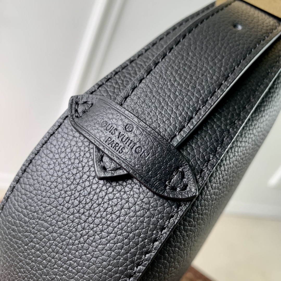 Low Key Bumbag M11429 front white background image 8