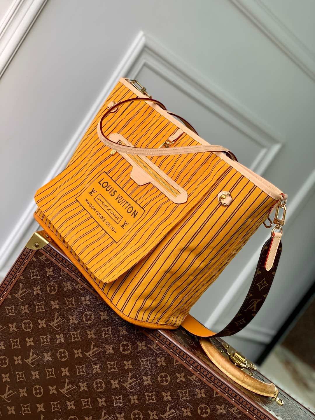 Neverfull Bandoulière Inside Out MM M11947 main 1 image 2
