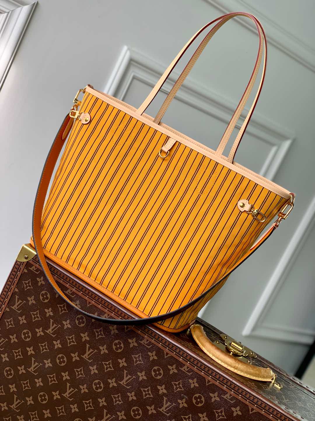 Neverfull Bandoulière Inside Out MM M11947 main 1 image 3
