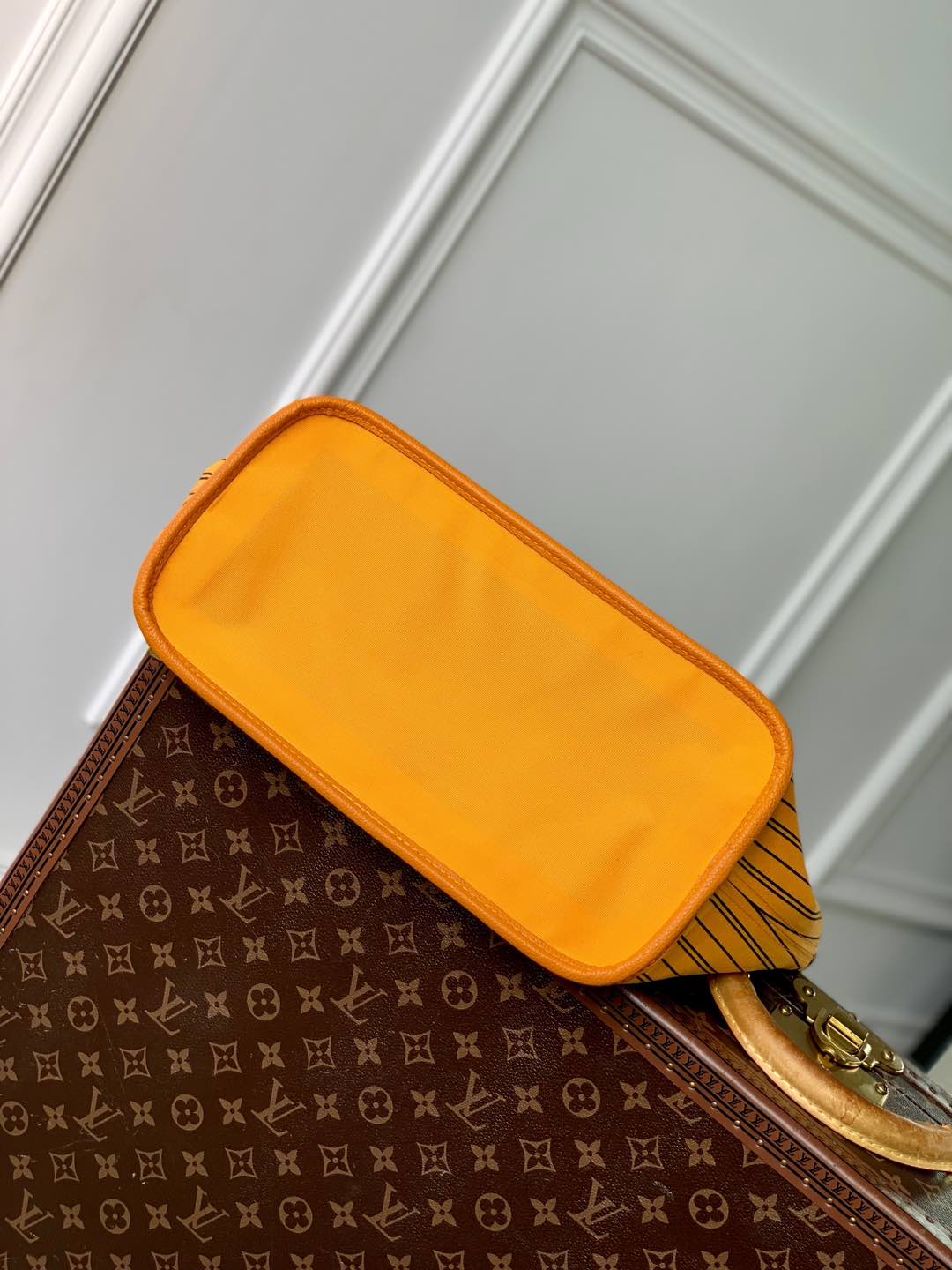 Neverfull Bandoulière Inside Out MM M11947 main 1 image 4