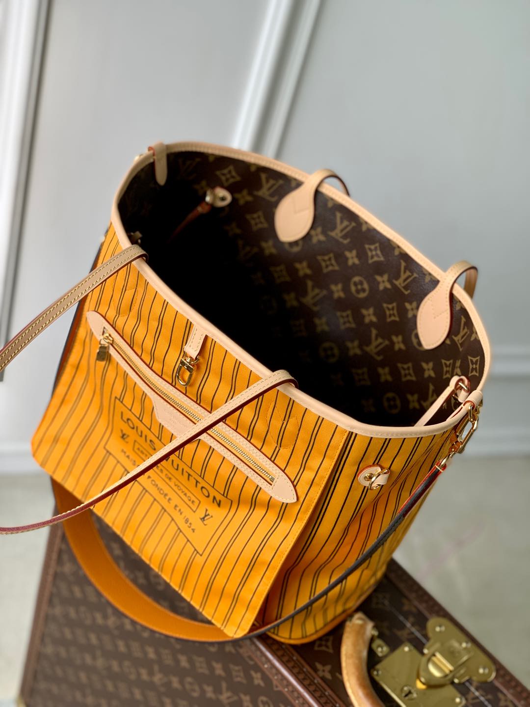 Neverfull Bandoulière Inside Out MM M11947 main 1 image 9