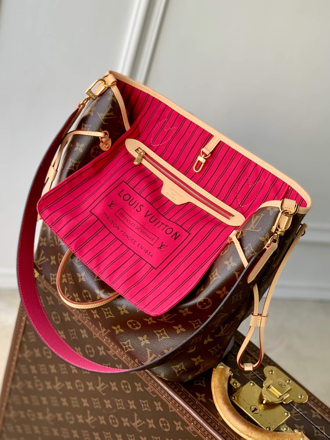 Neverfull Bandoulière Inside Out MM M12257 main 1 image 10