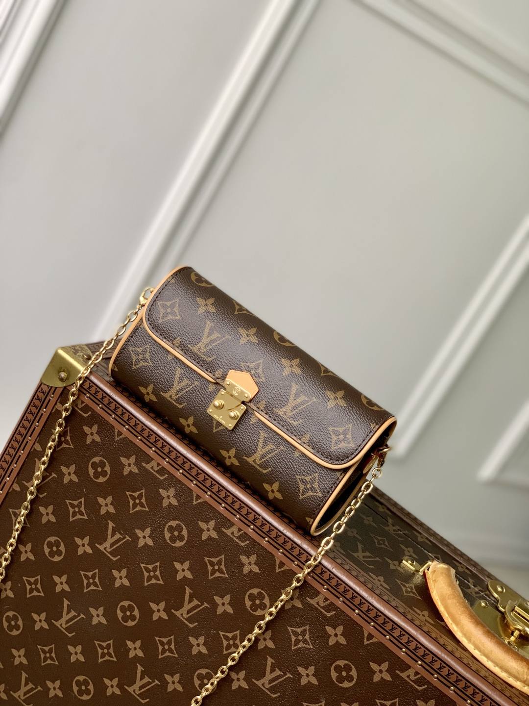 Pochette Camille M13566 front white background image 11