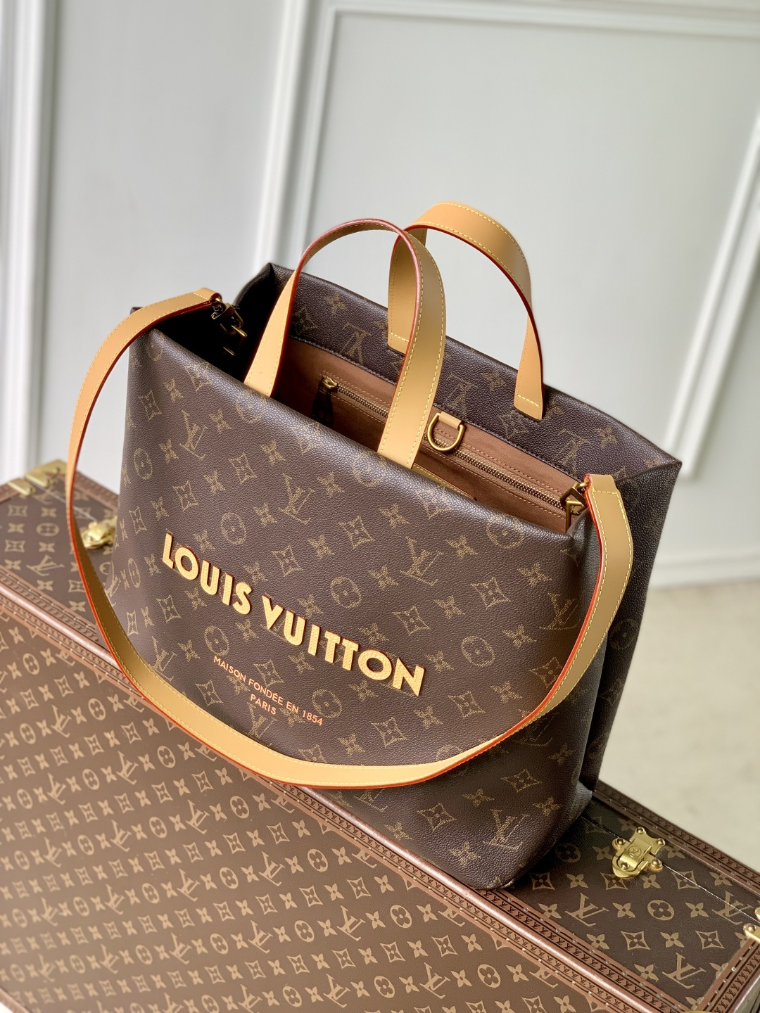Shopper Tote MM M13928 main 1 image 10