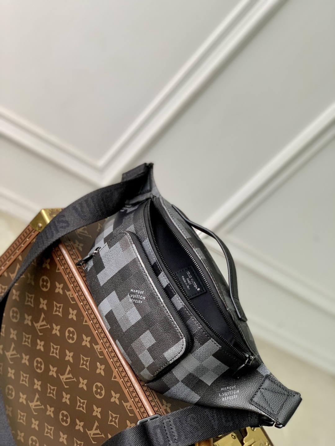 Rush Bumbag M14920 front white background image 11