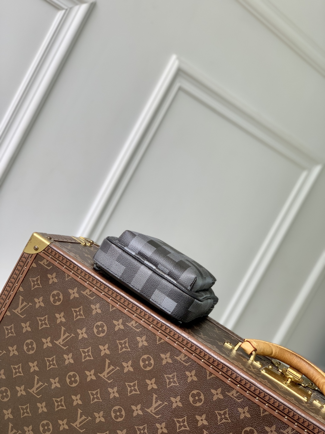 Avenue Slingbag M14953 front white background image 6