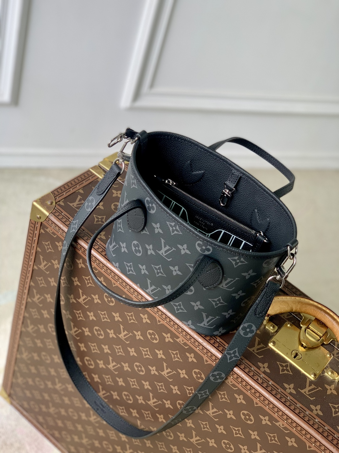 Neverfull Bandoulière Inside Out BB M15210 main 1 image 10