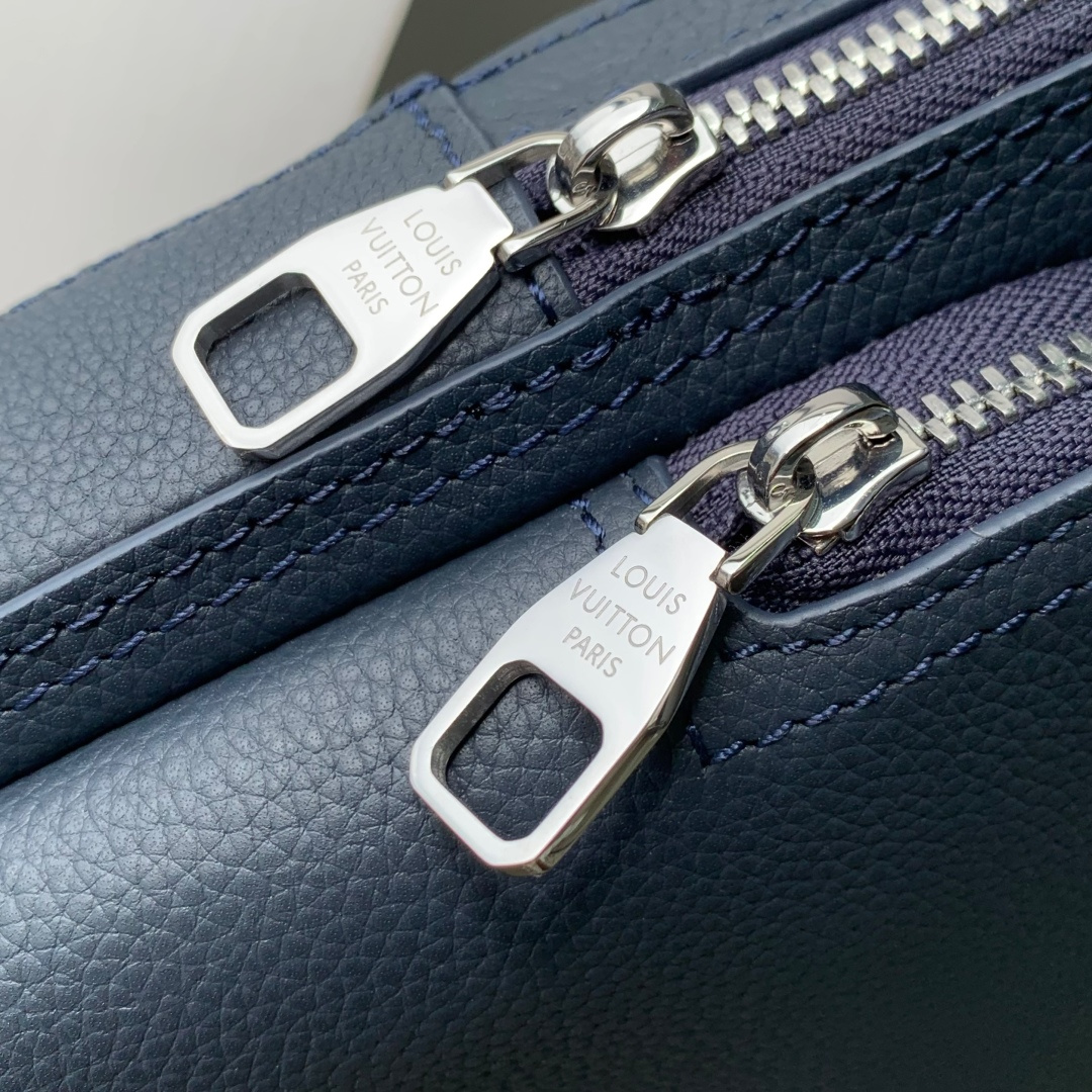 Avenue Slingbag PM M15269 front white background image 7