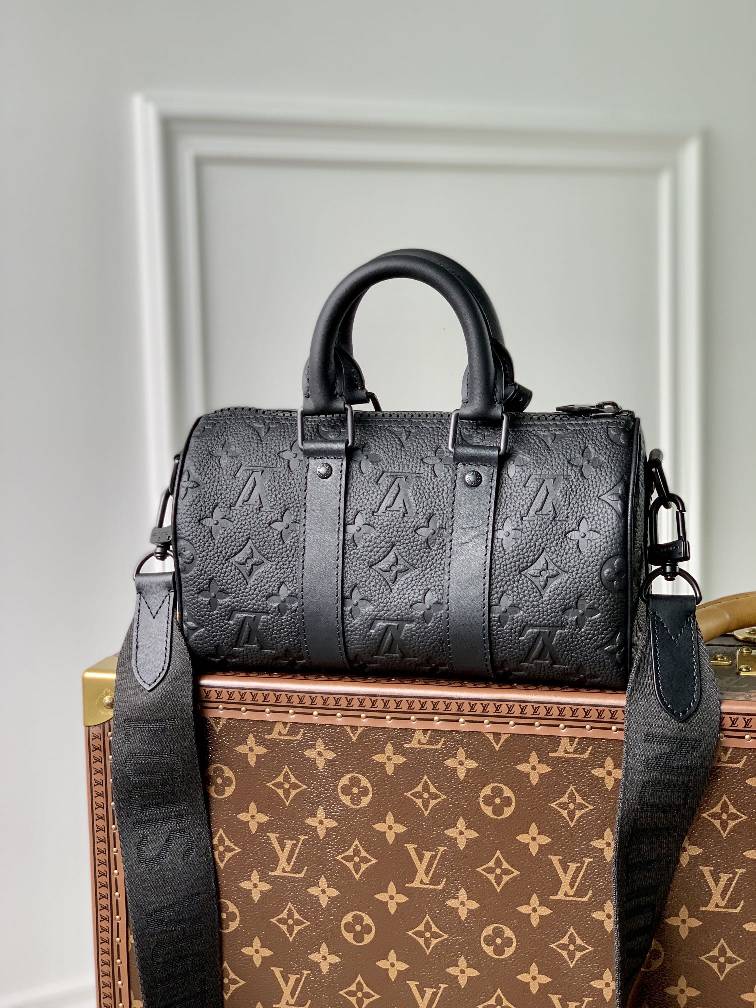 Keepall Bandoulière 25 M20900 front white background image 4
