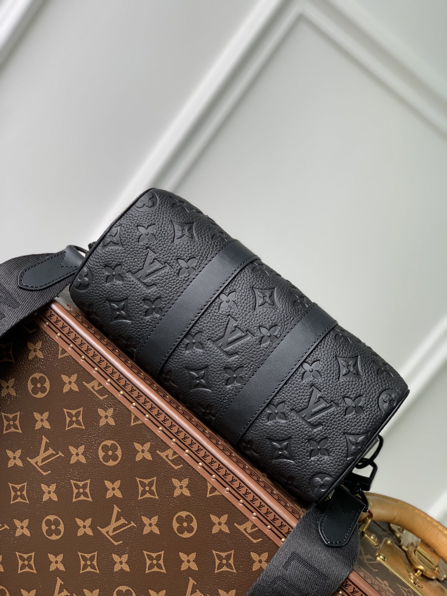 Keepall Bandoulière 25 M20900 front white background image 6