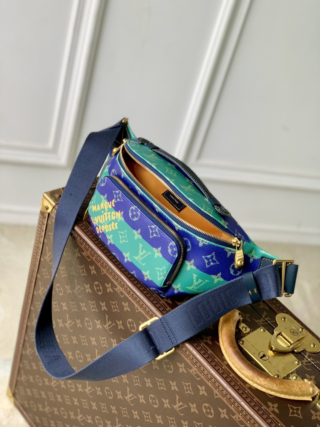Rush Bumbag M25783 front white background image 11