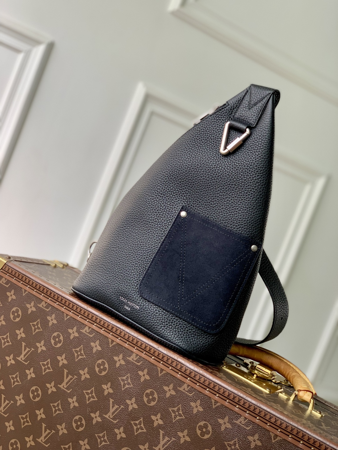 Delta Slingbag M27060 front white background image 2