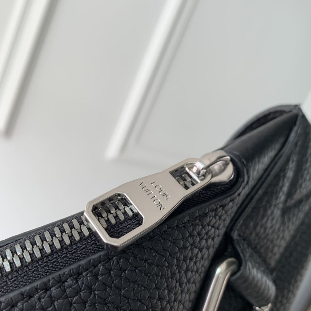 Delta Slingbag M27060 front white background image 8