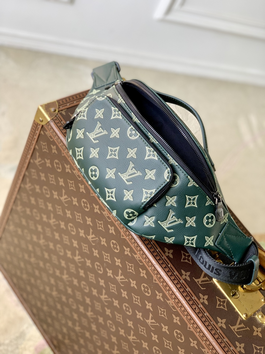 Rush Bumbag M27153 front white background image 11