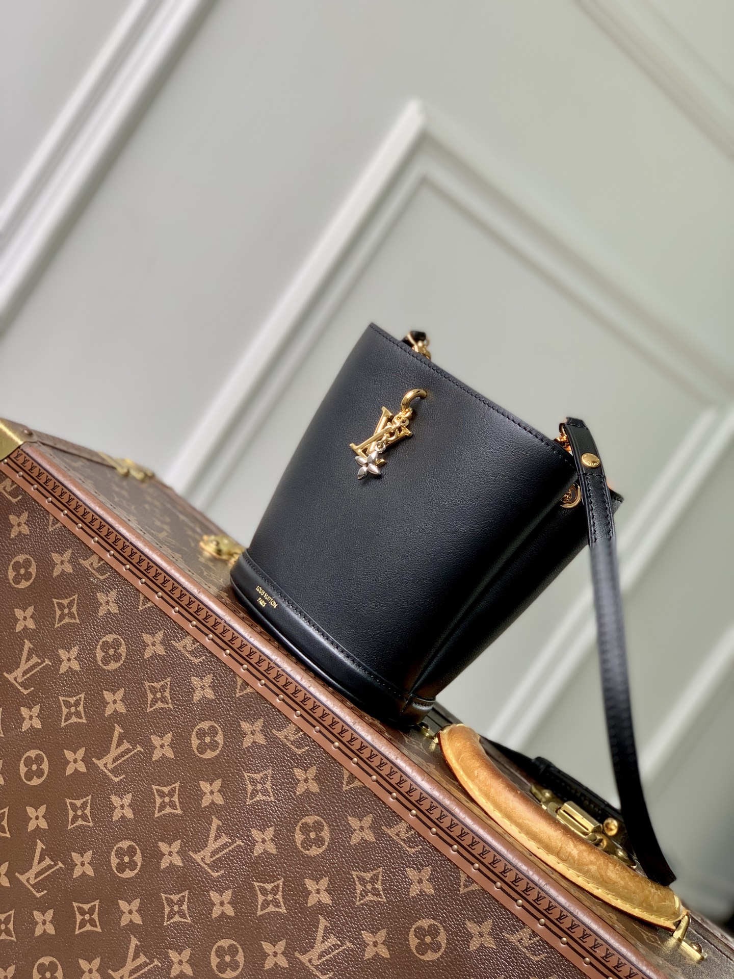 LV Bloom Mini Hobo M27260 image 4