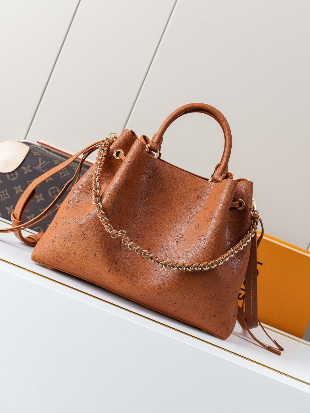Bella Tote M27443 main 1 image 2