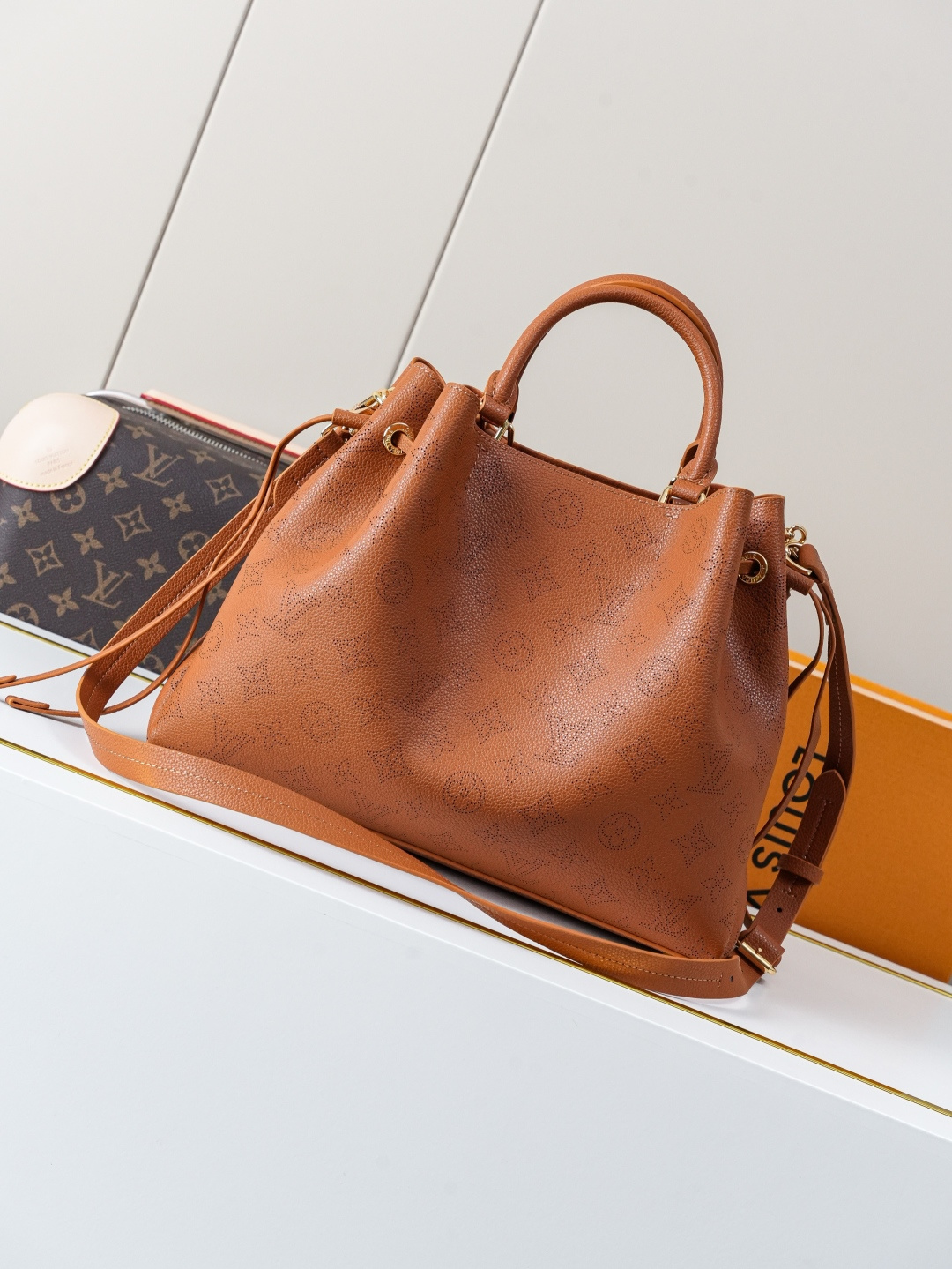 Bella Tote M27443 main 1 image 4
