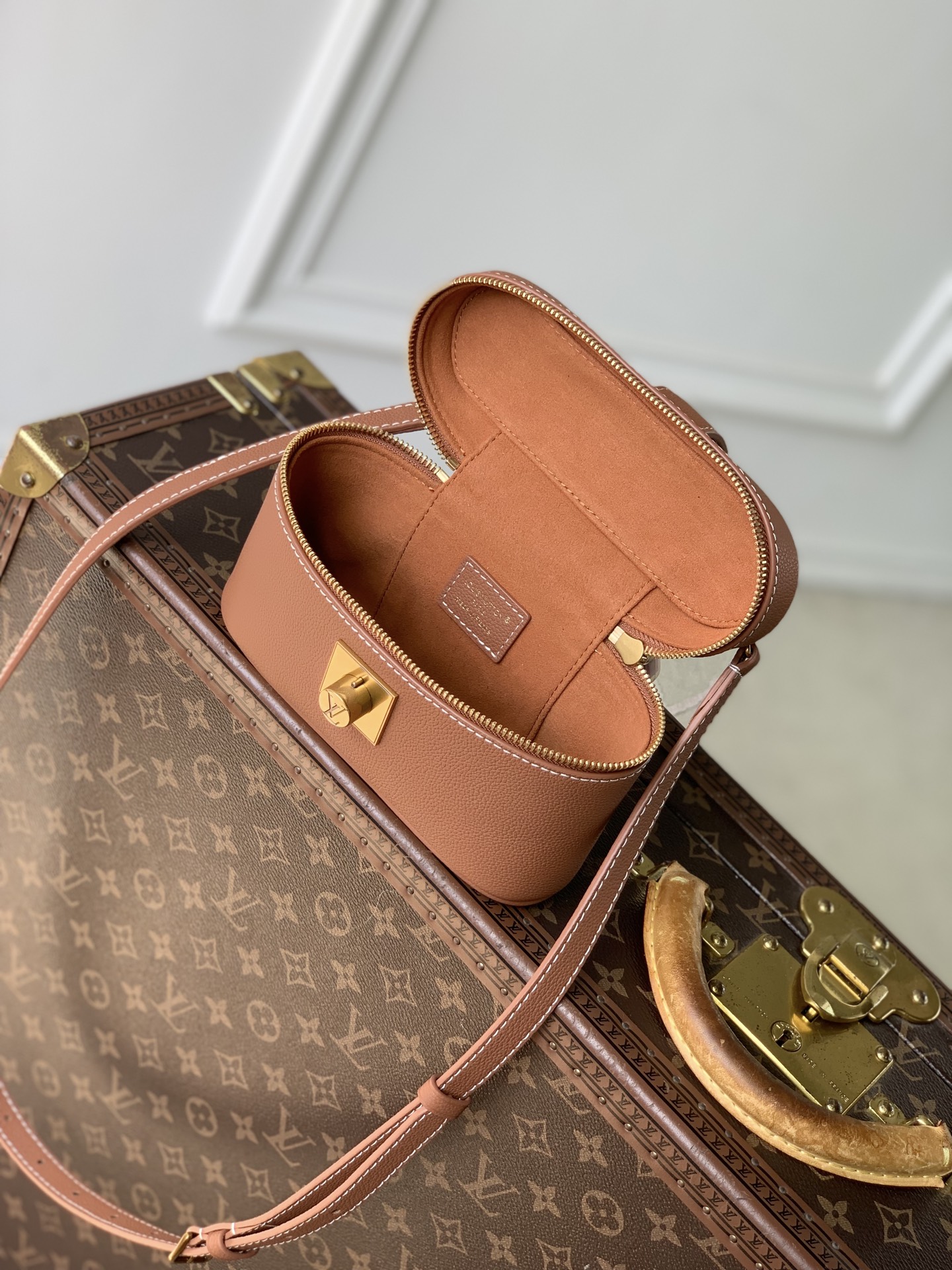 Low Key Vanity Pouch M27505 image 12