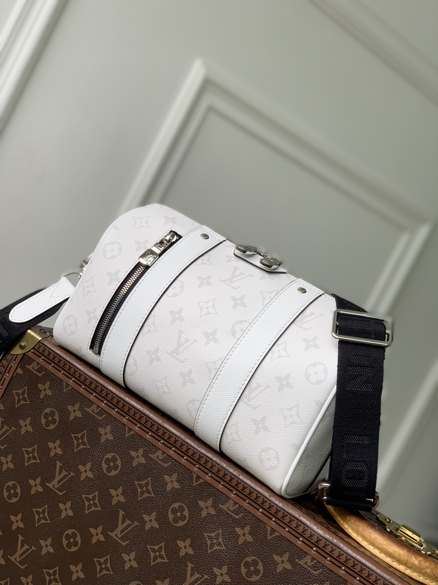 City Keepall M27644 front white background image 3