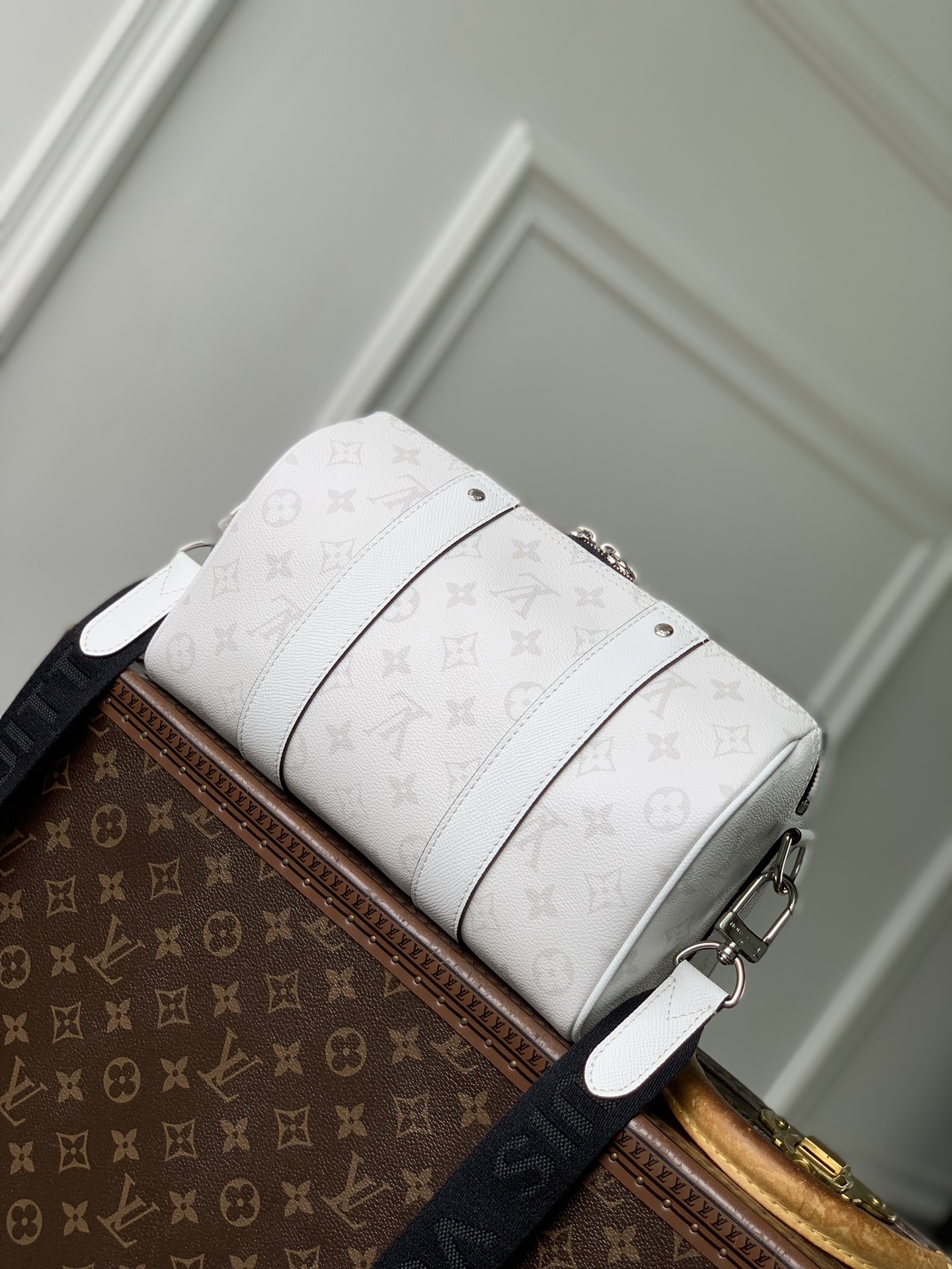 City Keepall M27644 front white background image 5