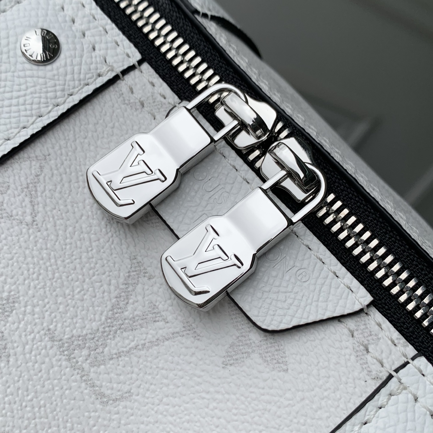 City Keepall M27644 front white background image 7