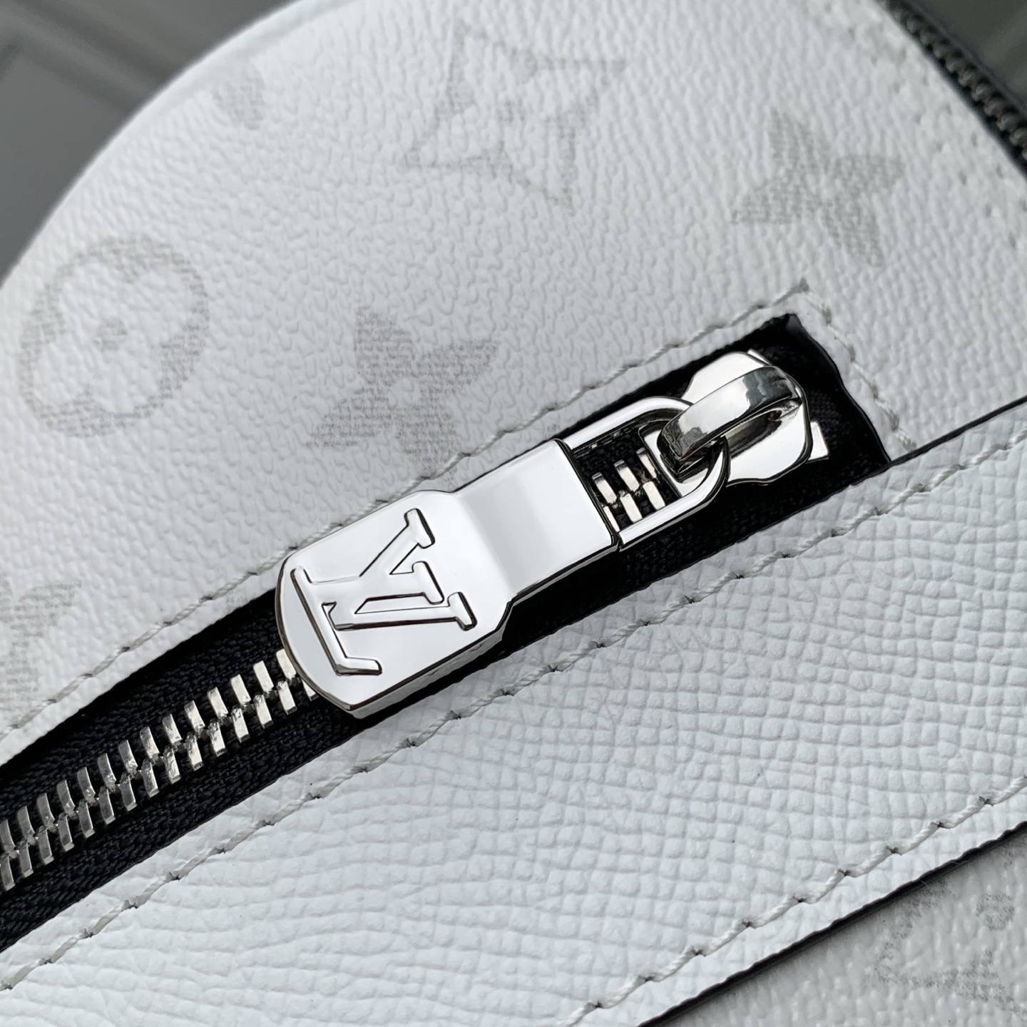 City Keepall M27644 front white background image 8