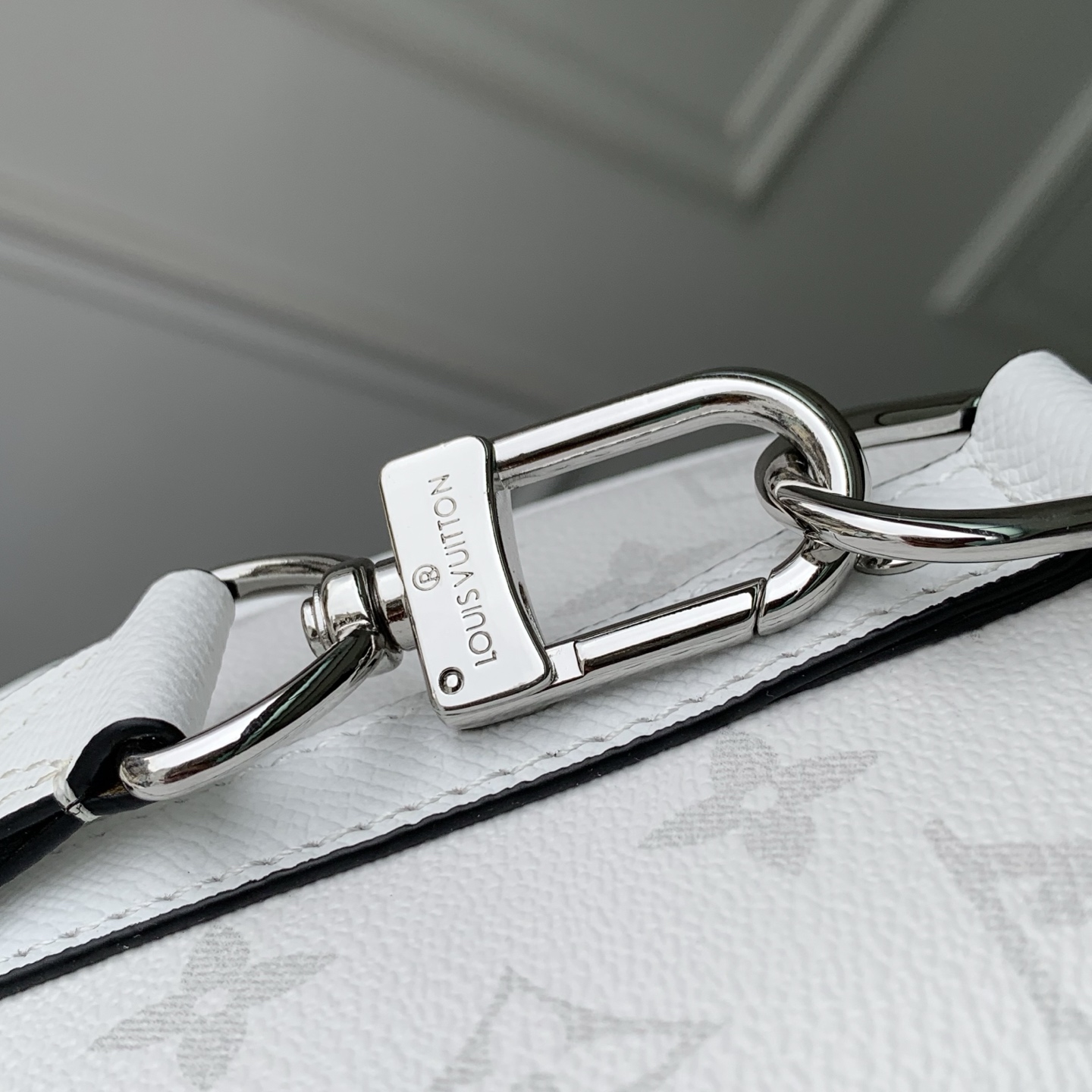 City Keepall M27644 front white background image 9