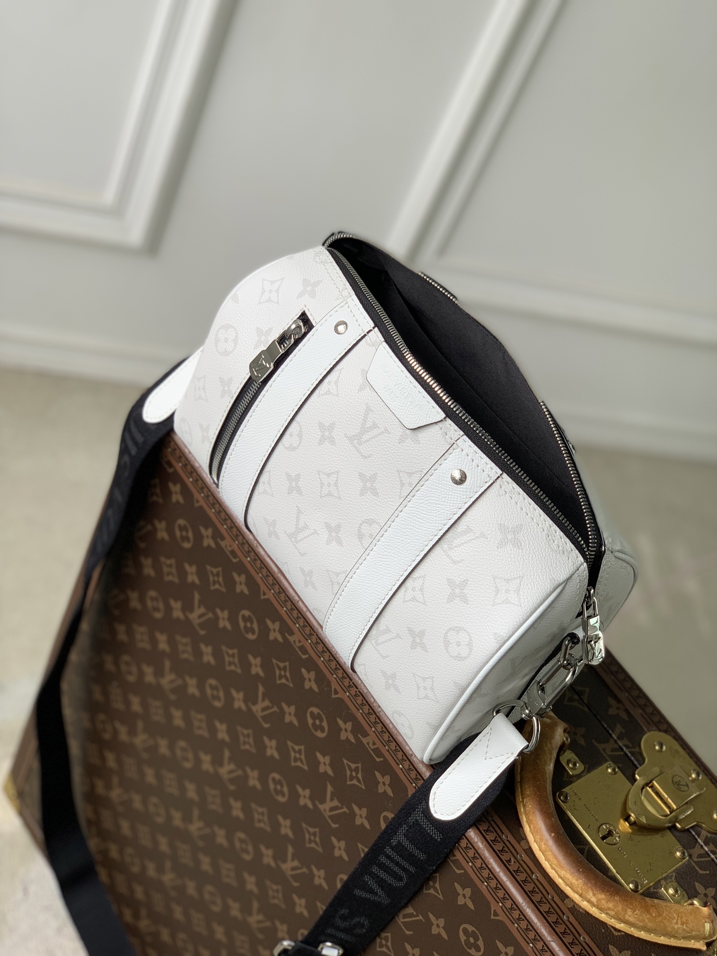 City Keepall M27644 front white background image 12