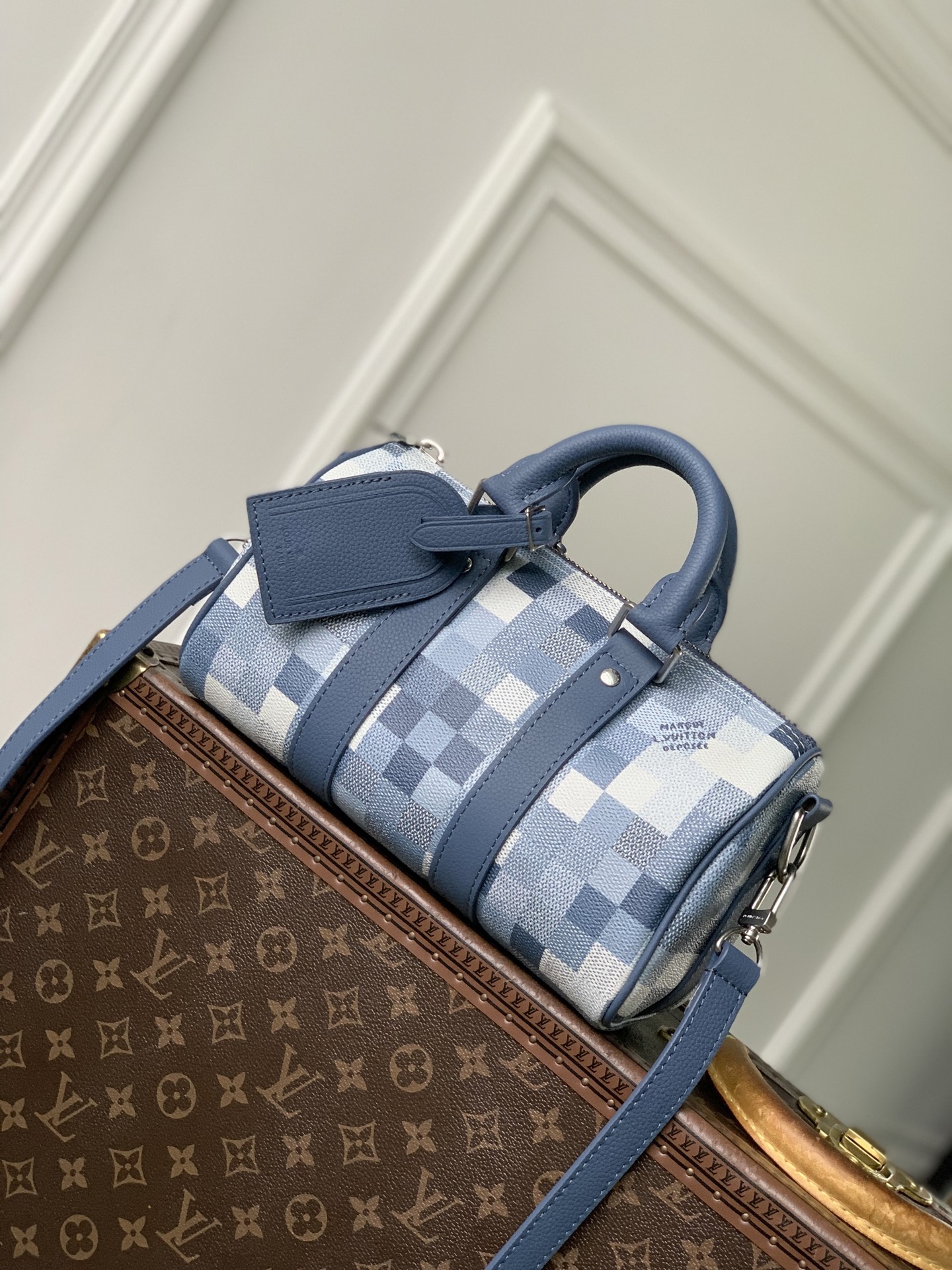Keepall Bandoulière 25 M28600 front white background image 3