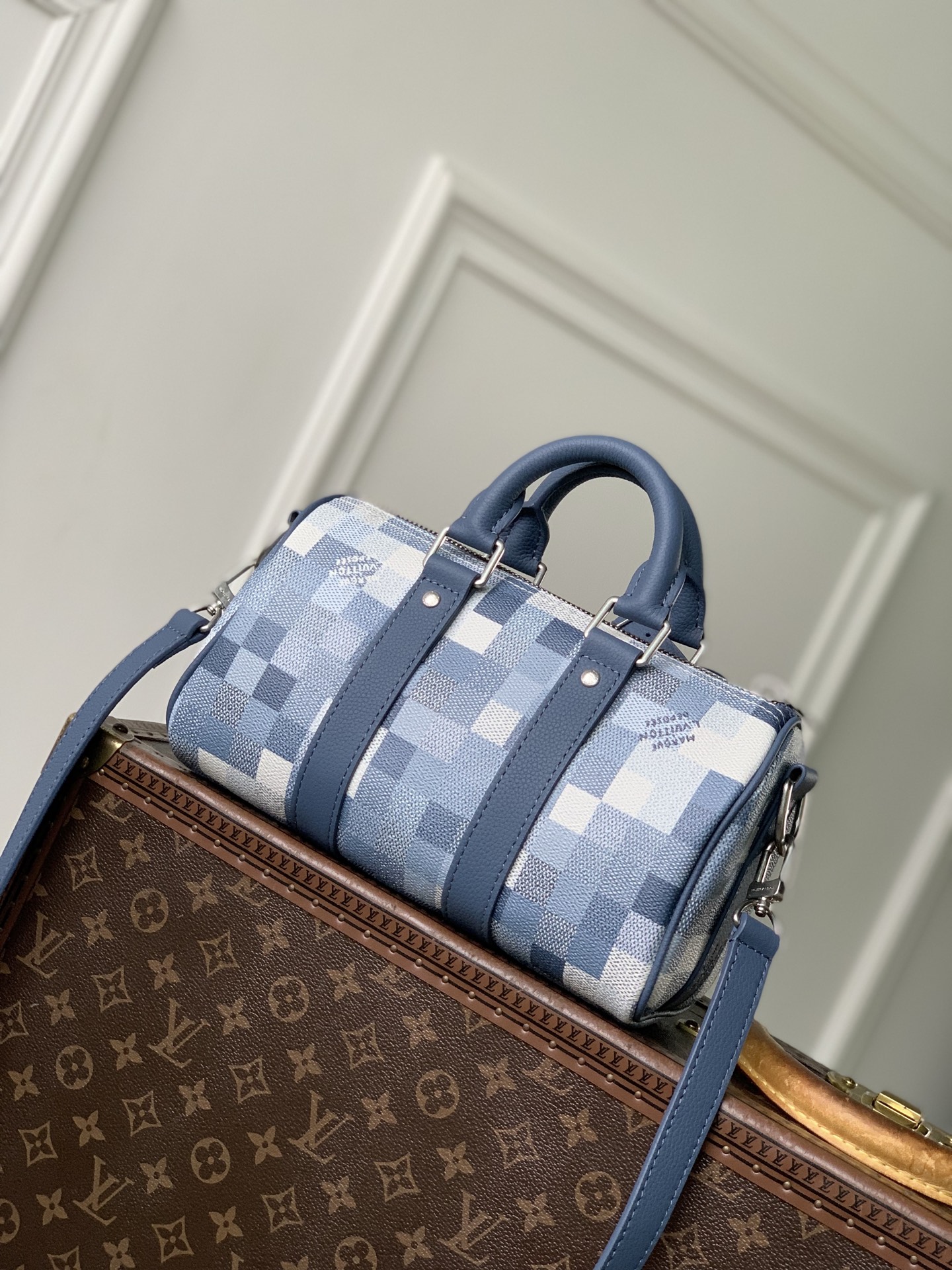 Keepall Bandoulière 25 M28600 front white background image 5