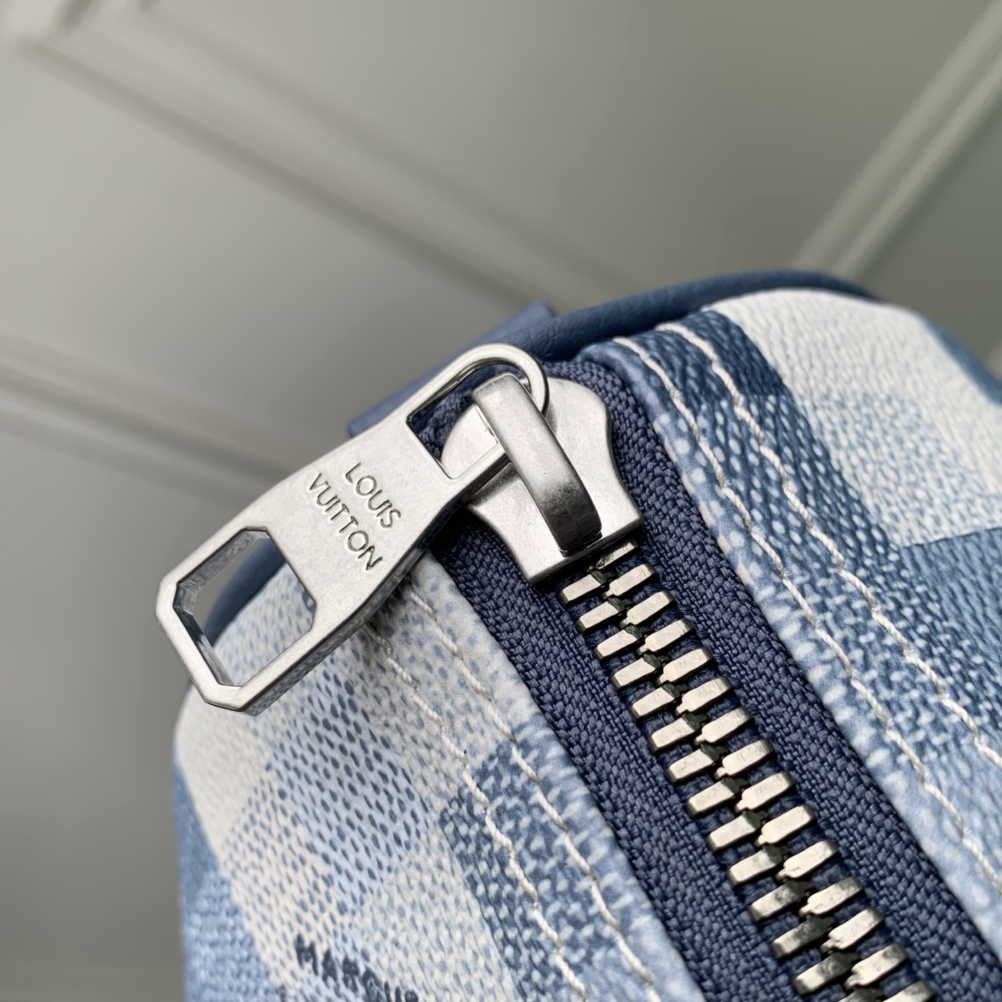 Keepall Bandoulière 25 M28600 front white background image 9