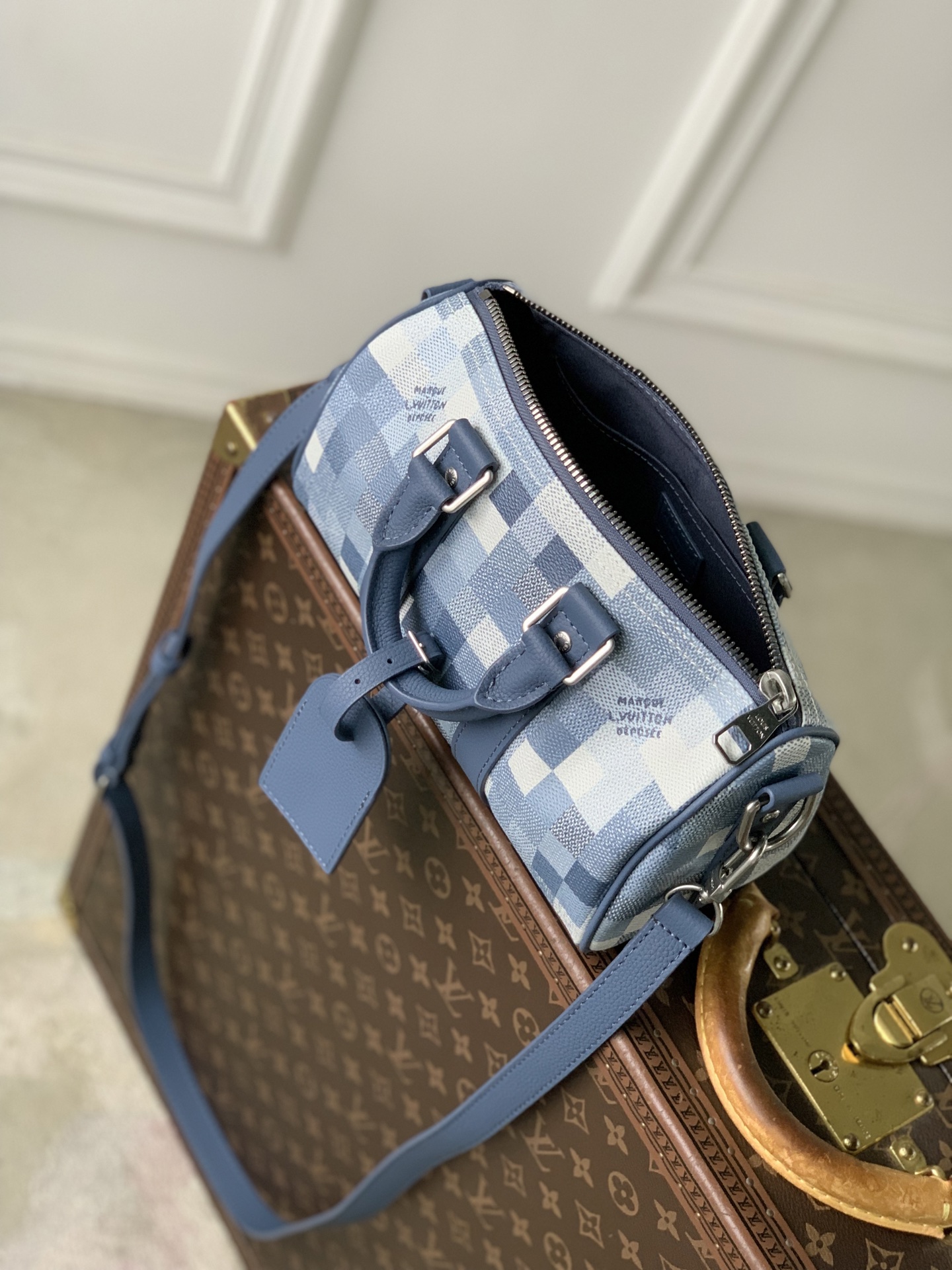 Keepall Bandoulière 25 M28600 front white background image 12