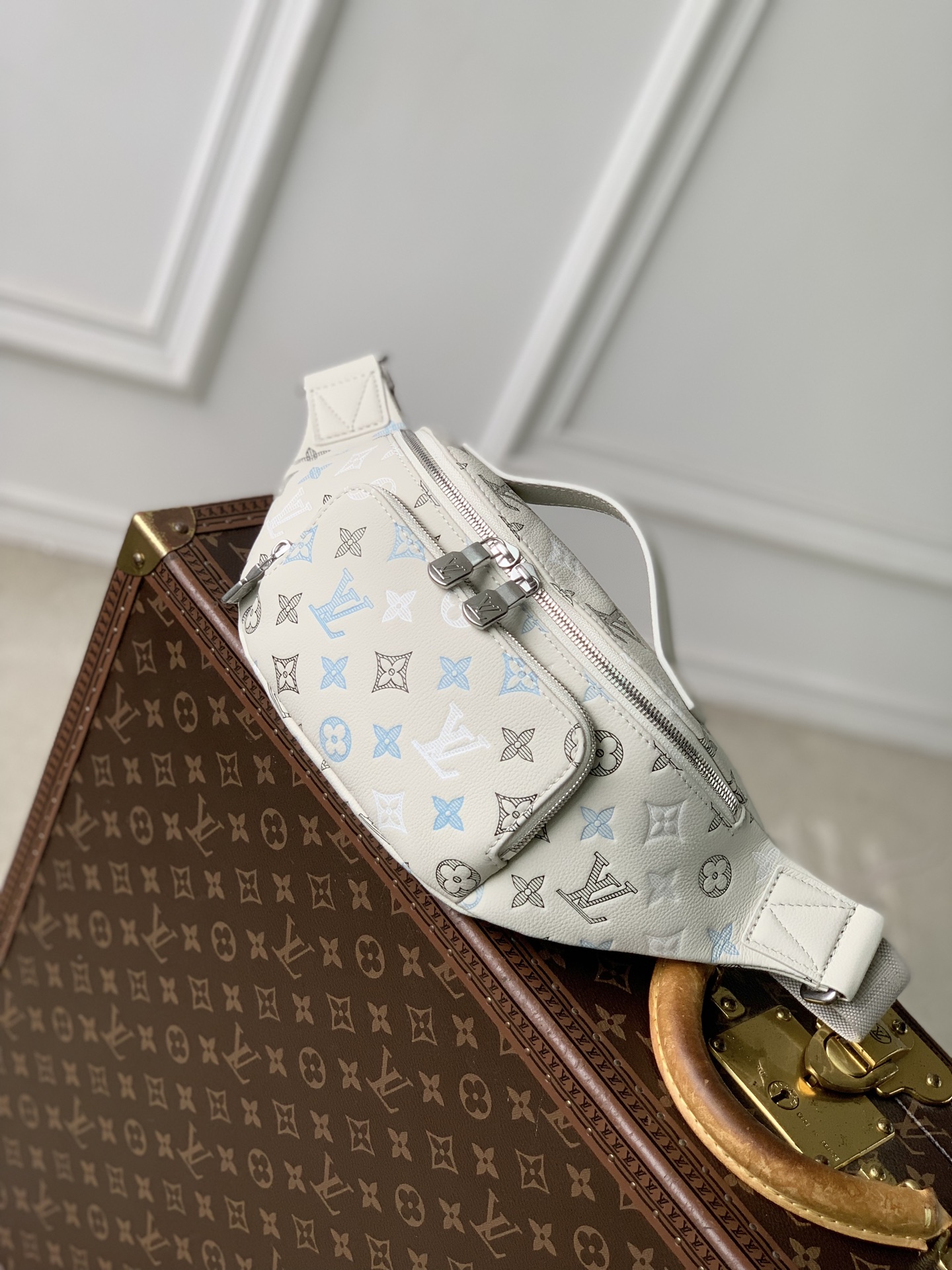 Rush Bumbag M28619 front white background image 2