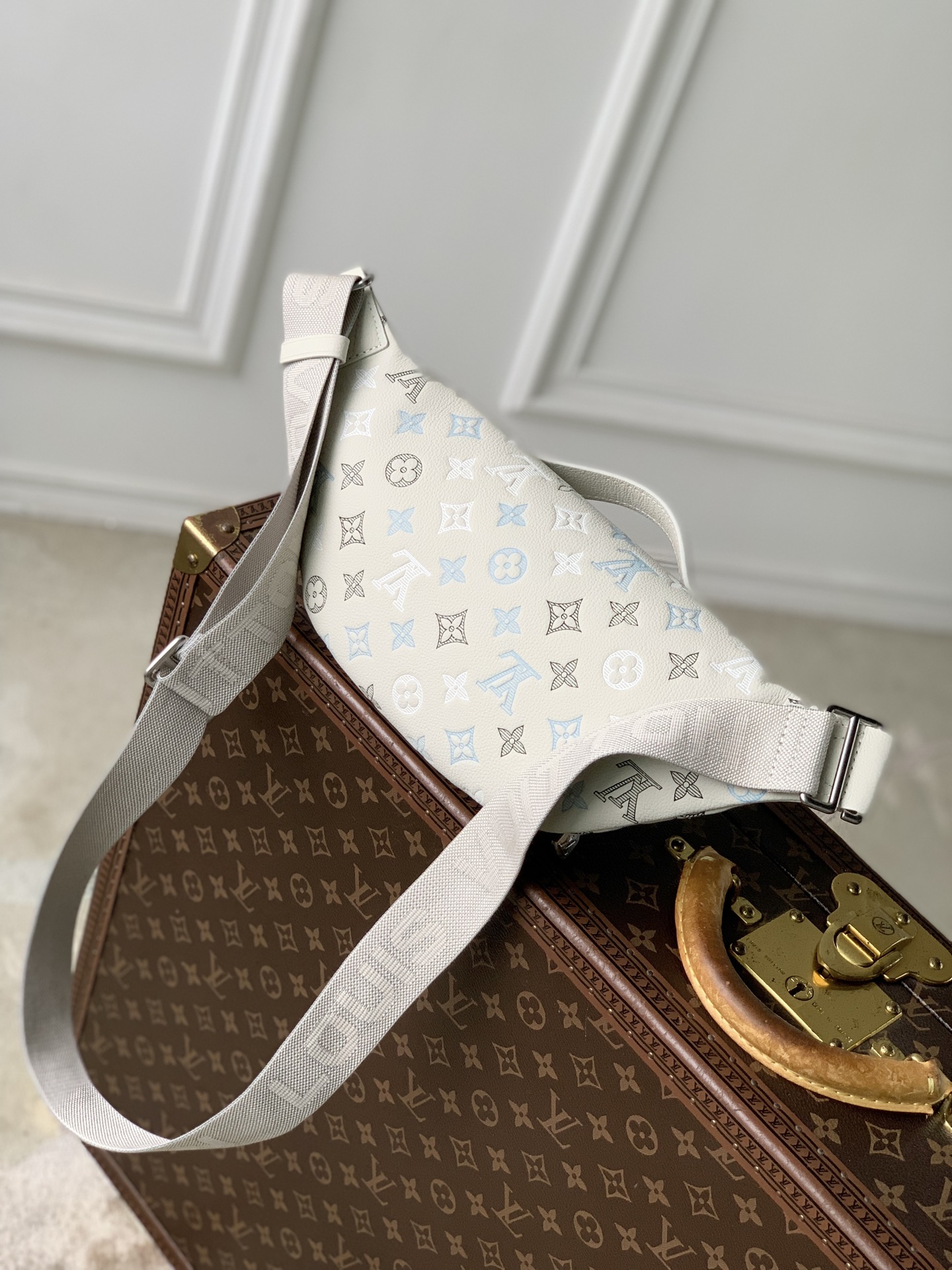 Rush Bumbag M28619 front white background image 5