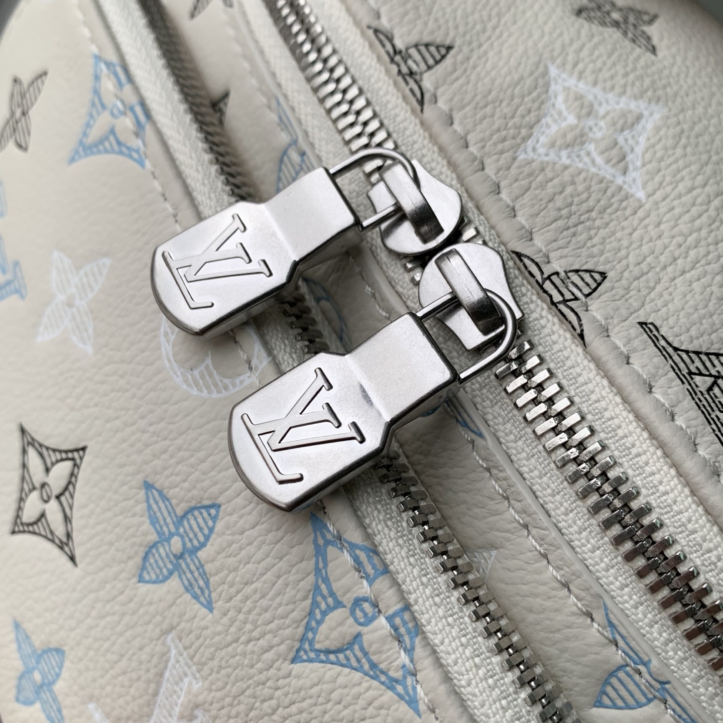 Rush Bumbag M28619 front white background image 6