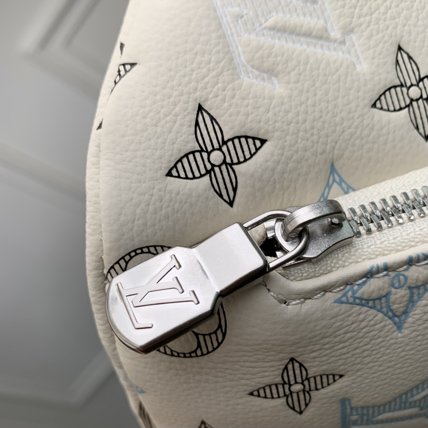Rush Bumbag M28619 front white background image 7