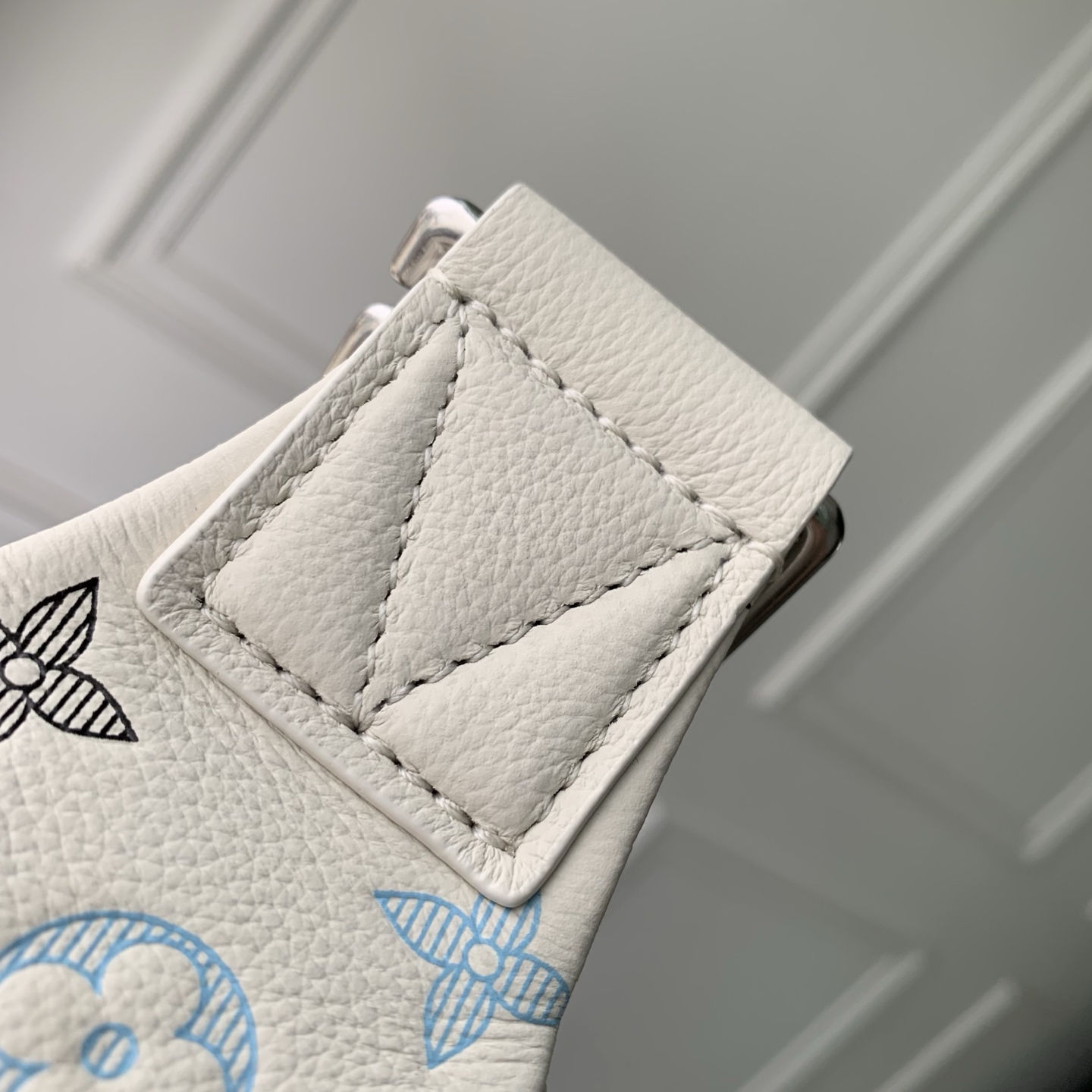Rush Bumbag M28619 front white background image 8