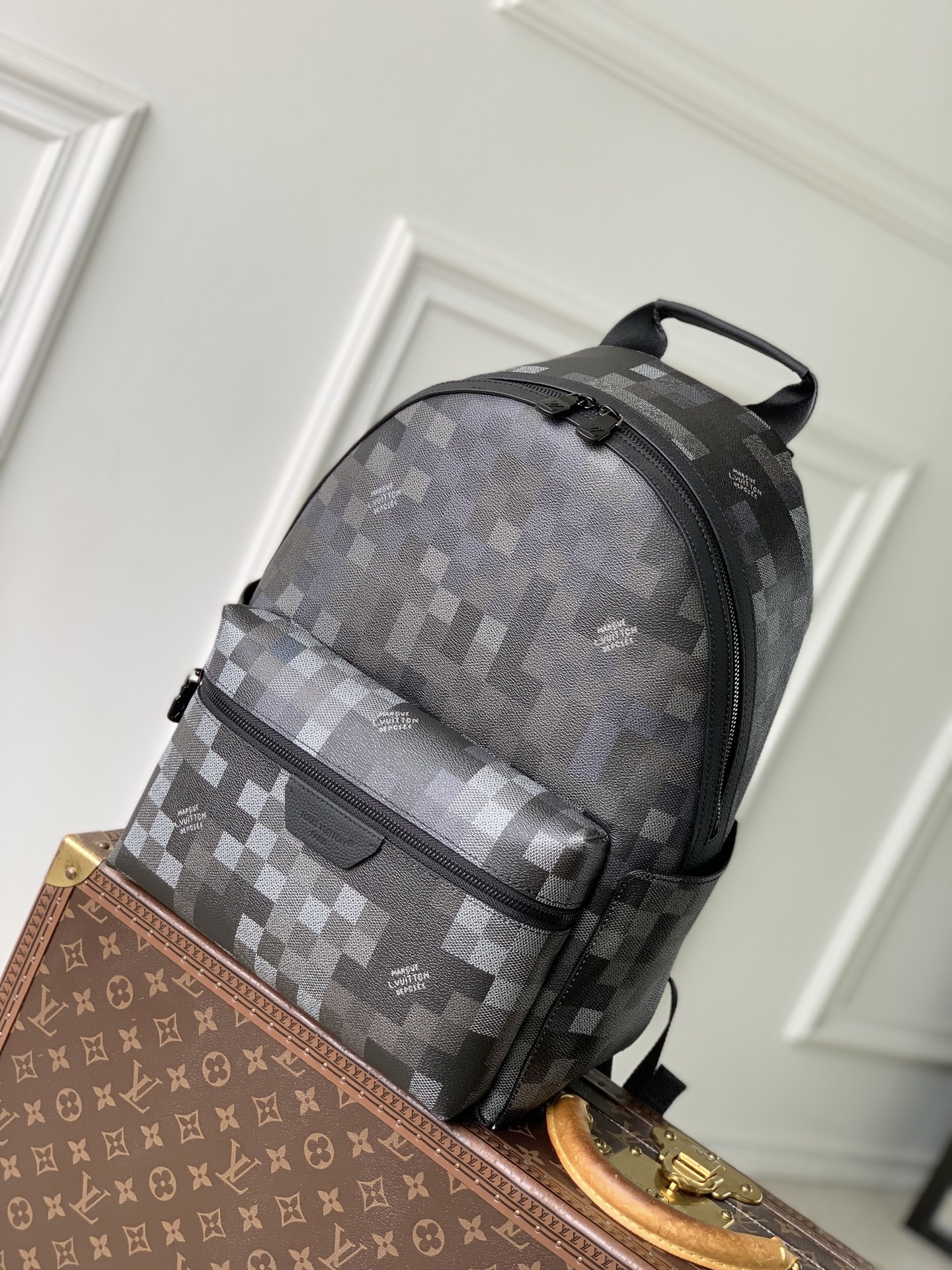 Discovery Backpack PM M28789 front white background image 3