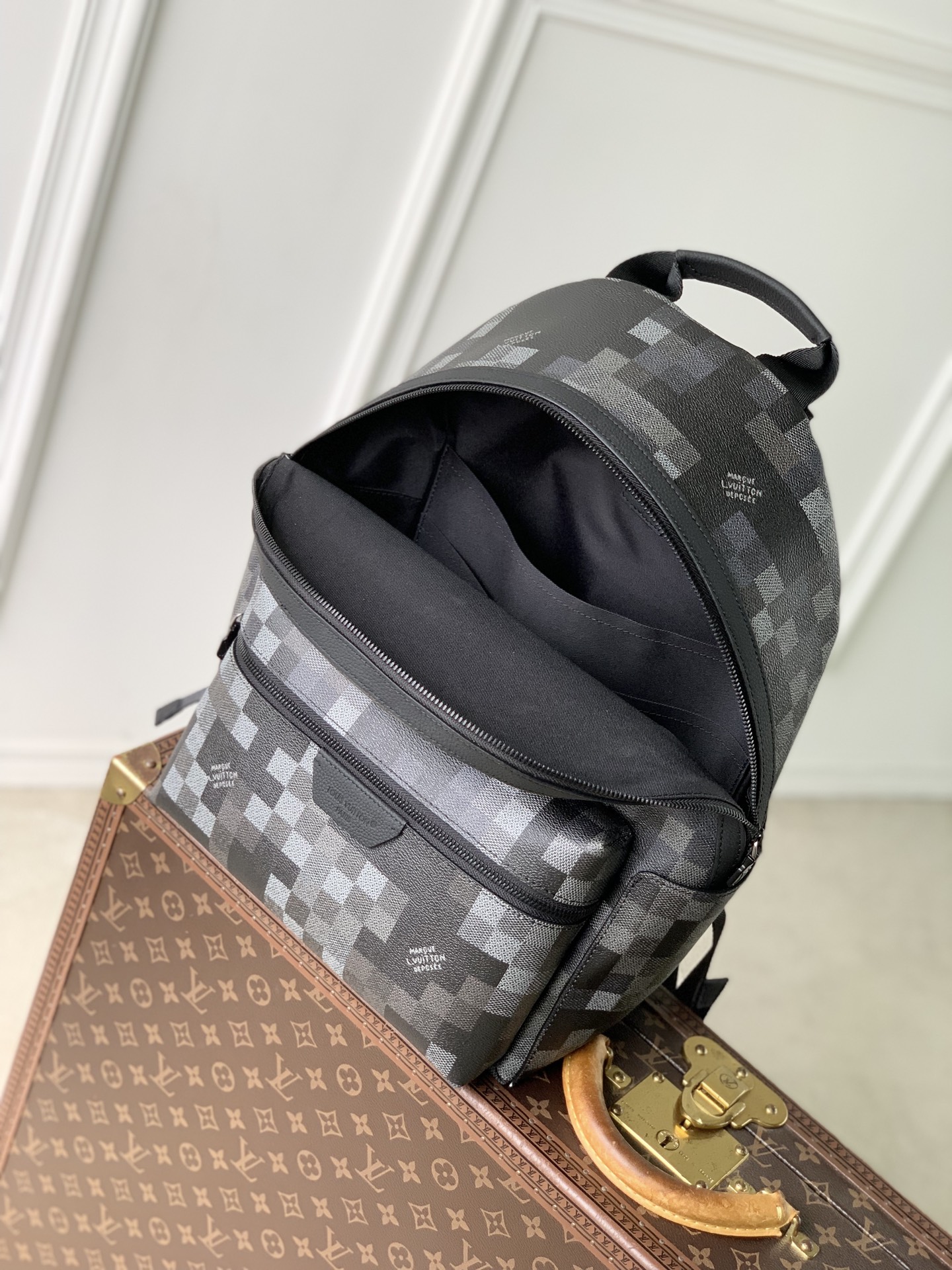 Discovery Backpack PM M28789 front white background image 11