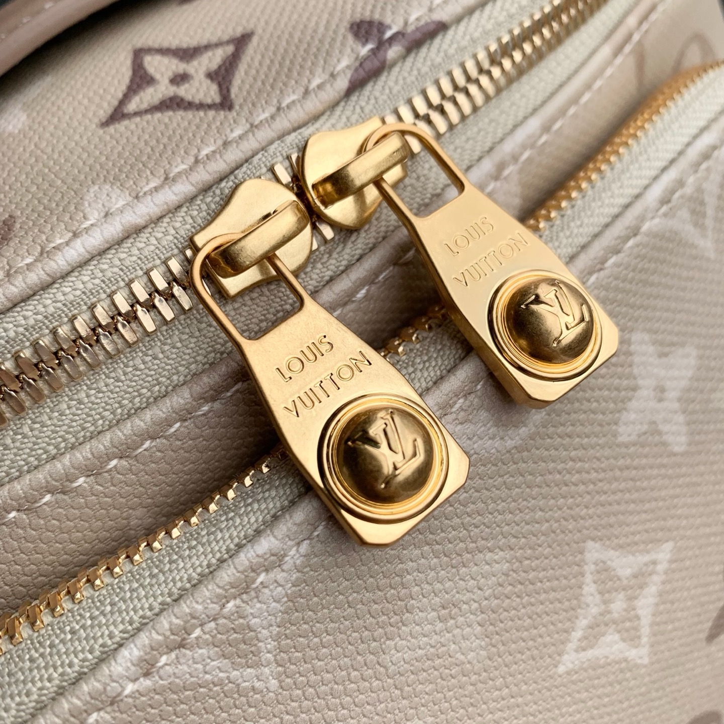 Rush Bumbag M29274 front white background image 6