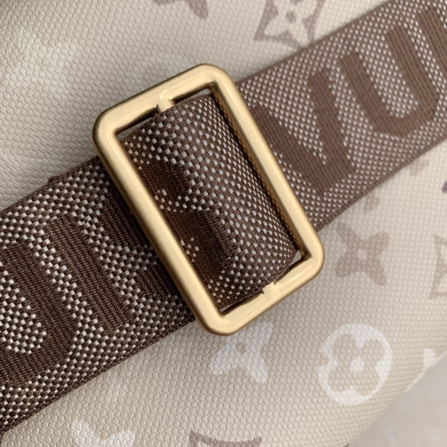 Rush Bumbag M29274 front white background image 8
