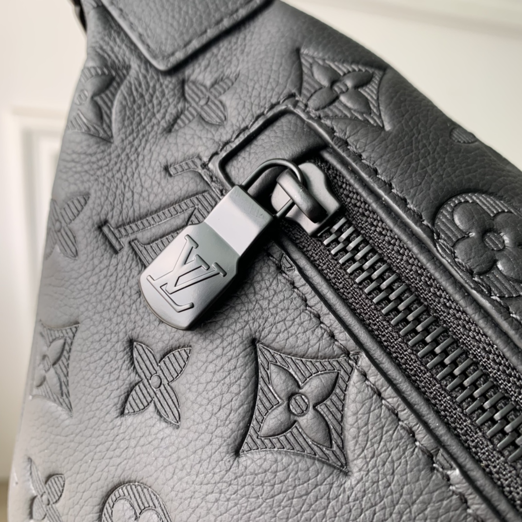 Discovery Bumbag PM M46036 front white background image 7