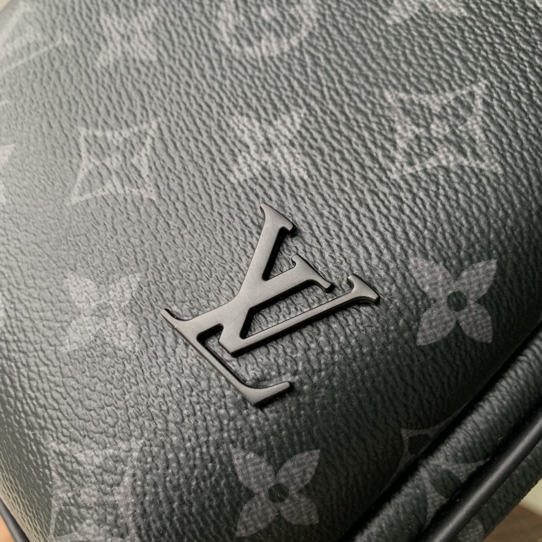 Avenue Slingbag PM M47137 front white background image 7