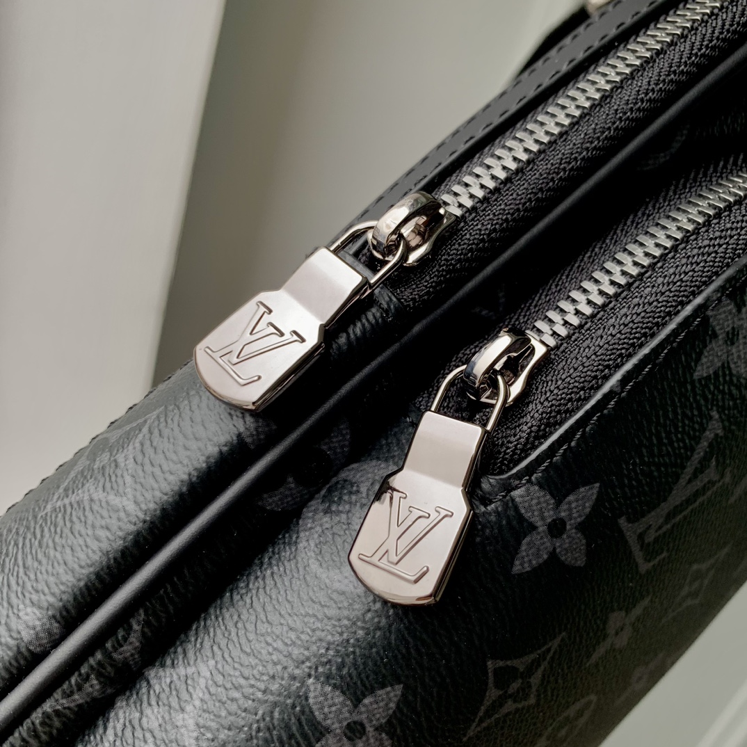Avenue Slingbag PM M47137 front white background image 9