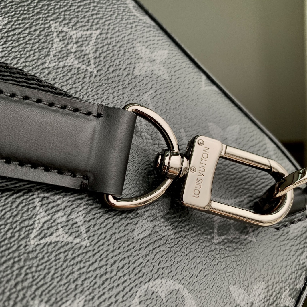 Avenue Slingbag PM M47137 front white background image 10