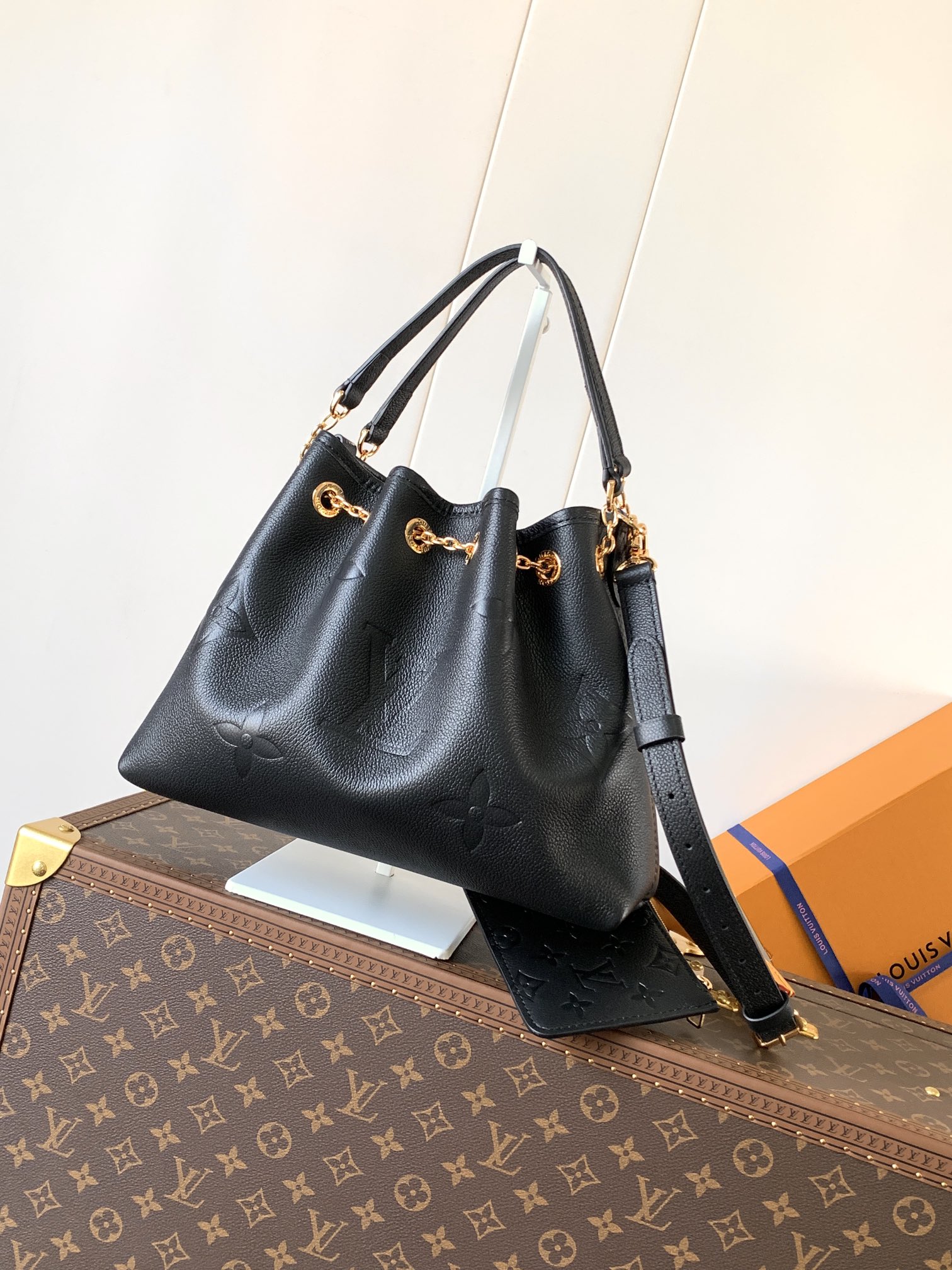 LV Bundle M47209 main 1 image 2