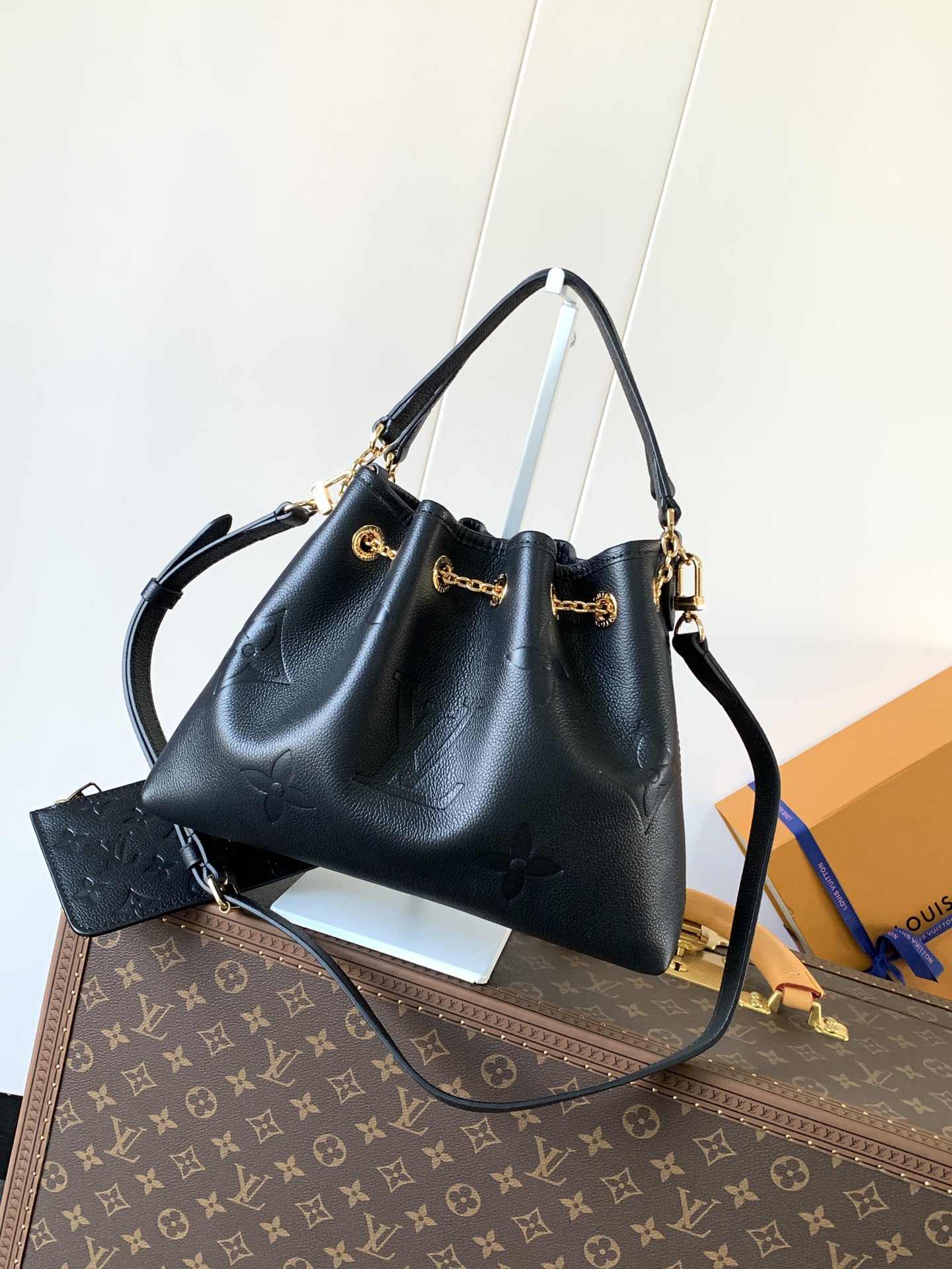LV Bundle M47209 main 1 image 4